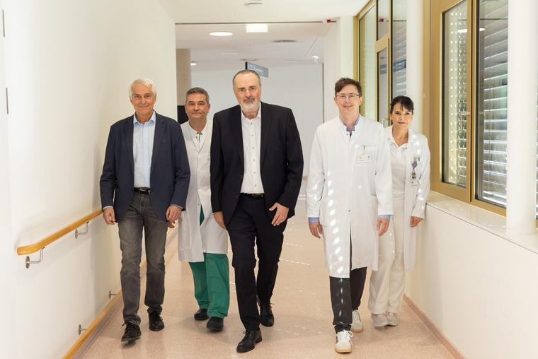 Stephan Kriwanek, Andreas Ochsenhofer, Hans Peter Doskozil, Wolfgang Dietl und Veronika Matzi in der Klinik Oberwart 
