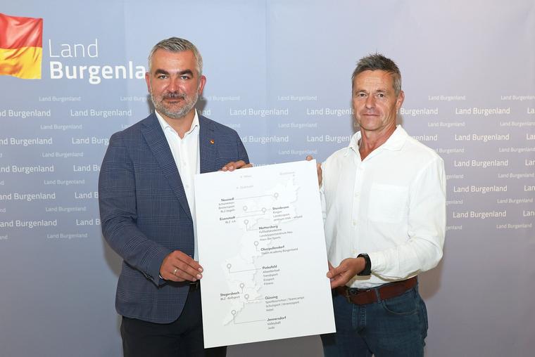 Sportlandesrat Mag. Heinrich Dorner (l.) und GF Sport Burgenland Mag. Anton Beretzki präsentierten die aktuelle Sportstrategie Burgenland. Dieser zukunftsweisende Leitfaden wird die Weiterentwicklung des Sports im Burgenland fördern und nachhaltige Impulse für Vereine, Verbände sowie den Breiten- und Leistungssport setzen. © Landesmedienservice Burgenland